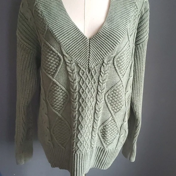 Aerie green cable knit vneck pullover sweater size XS - Picture 10 of 16